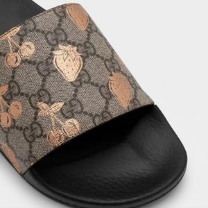 Brand new GUCCI  Supreme Fruit Print Slides